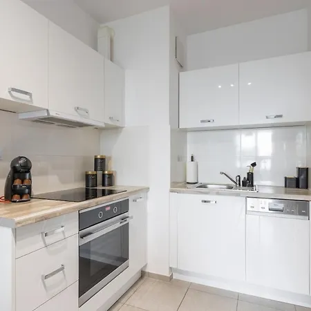 Urban Chic - Luxury 2-bedroom In Center, Pereca Street *