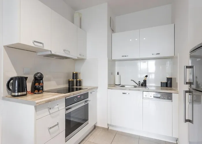 Urban Chic - Luxury 2-bedroom In Center, Pereca Street *