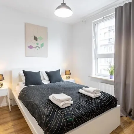 Urban Chic - Luxury 2-bedroom In Center, Pereca Street Warszawa